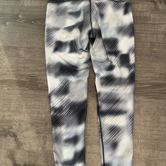 Athleta High-Rise Leggings Yoga essentials - Picture 5 of 5